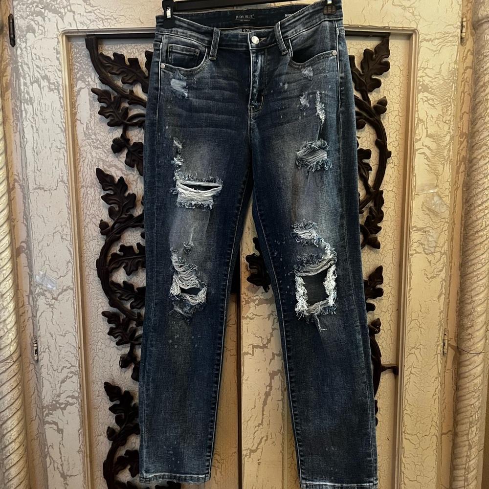 Judy Blue Distressed Blue Boyfriend Jeans . Size 9